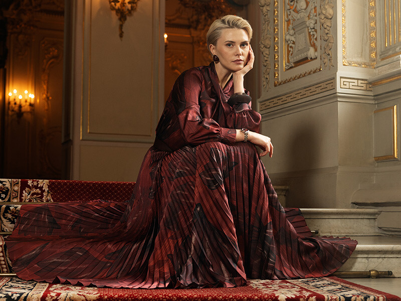 Bordo Elbiseye Hangi Renk Eşarp Gider?