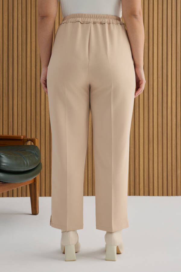 Bej Arka Beli Lastik Detaylı Dokuma Pantolon - 5