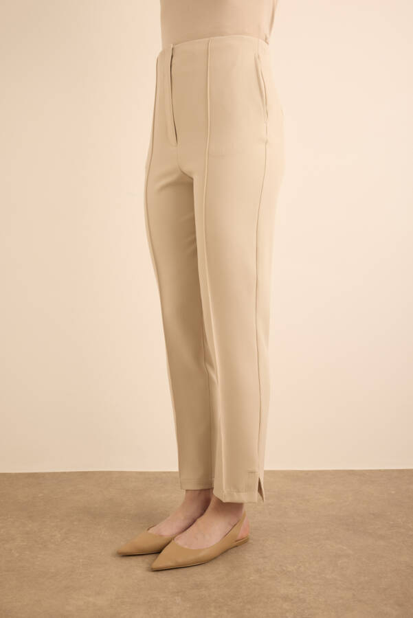 Bej Beli Lastik Detaylı Krep Pantolon - 4