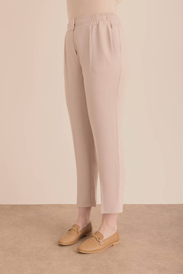 Bej Beli Lastikli Detaylı Dokuma Havuç Pantolon - 4