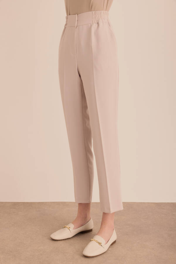 Bej Beli Lastikli Detaylı Dokuma Havuç Pantolon - 3