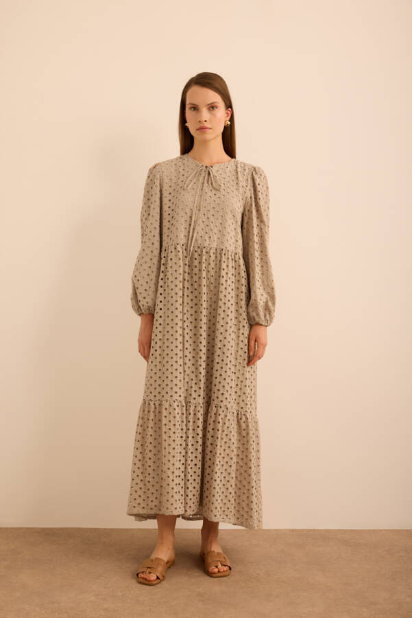 Bej Hacimli Cotton Brode Elbise - 4