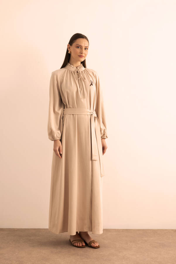Bej Kemeri Düğme Detaylı Tencel Cotton Elbise - 4