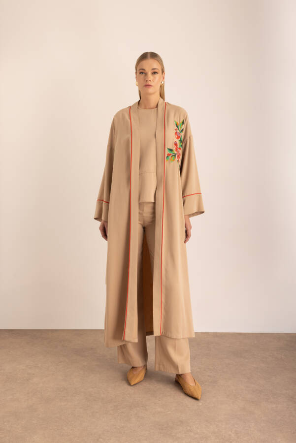 Bej Kontrast Biyeli Nakış Detaylı Kuşaklı Tencel Kimono - 2