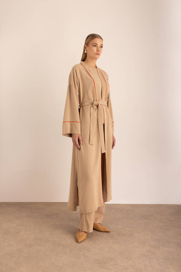 Bej Kontrast Biyeli Nakış Detaylı Kuşaklı Tencel Kimono - 5