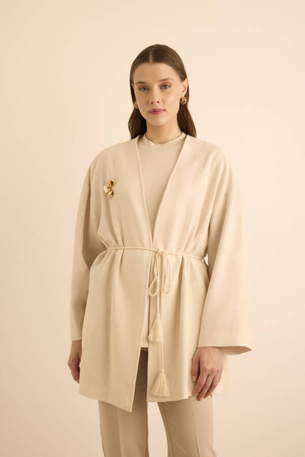 Bej Metal Broşlu Beli Kordon Bağcıklı Kap - 3