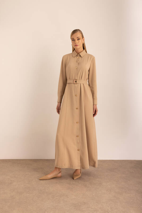Bej Metal Düğme Detaylı Kuşaklı Tencel Uzun Elbise - Aker