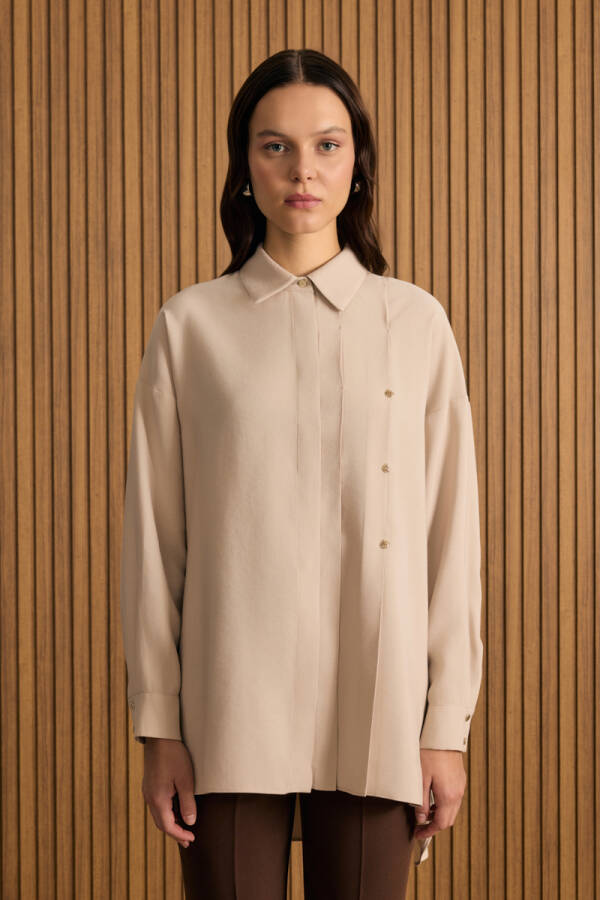 Bej Pileli Metal Logolu Bluz - 1