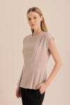 Bej Pili Detaylı Kolsuz Bluz - 2