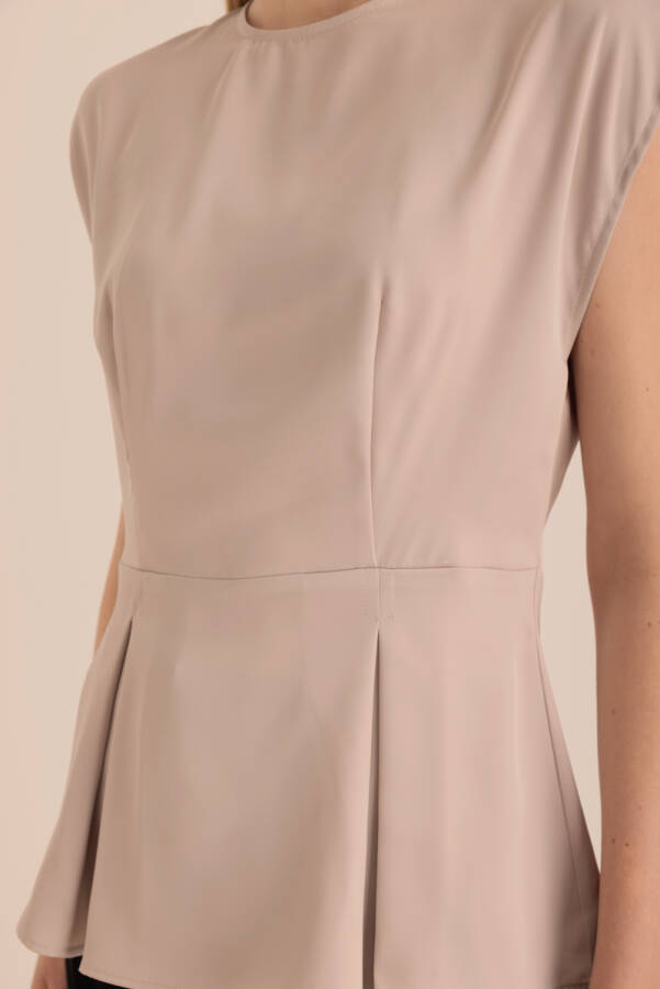 Bej Pili Detaylı Kolsuz Bluz - 3