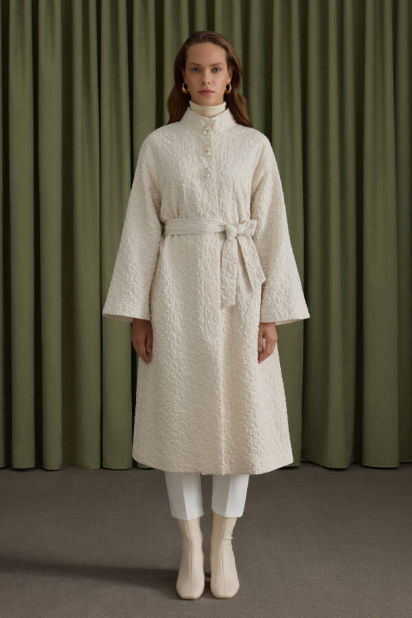 Bej Dokulu Özel Kumaş Trençkot - 2