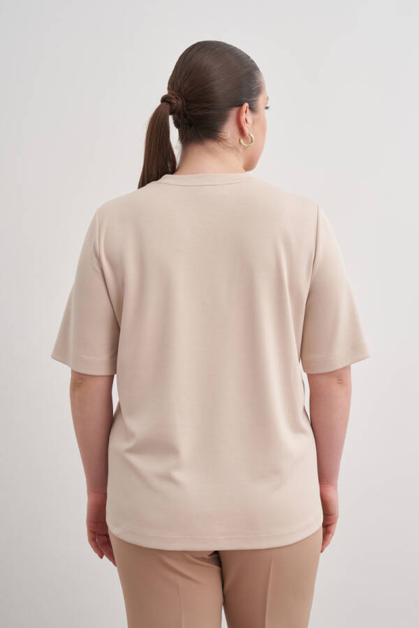 Bej Yakası İşlemeli Örme Kısa Kollu Bluz - 7