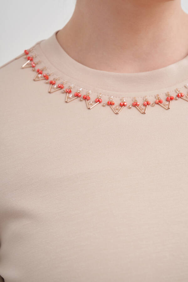 Bej Yakası İşlemeli Örme Kısa Kollu Bluz - 3