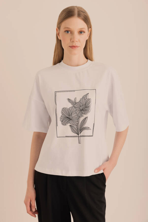 Beyaz Baskı ve Taş Detaylı Kısa Kollu Tshirt - Aker (1)
