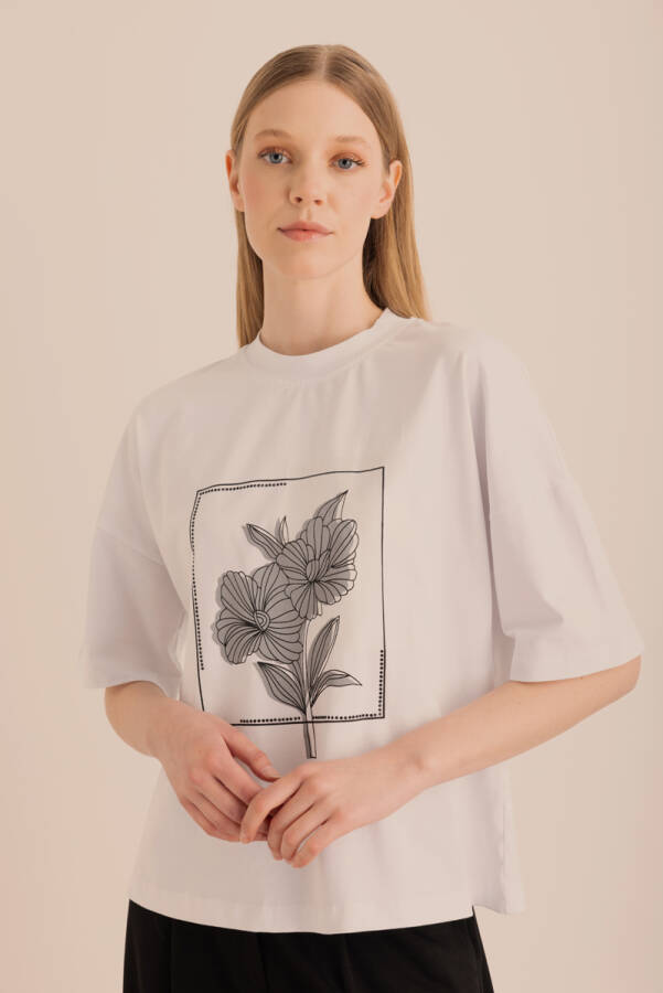 Beyaz Baskı ve Taş Detaylı Kısa Kollu Tshirt - Aker
