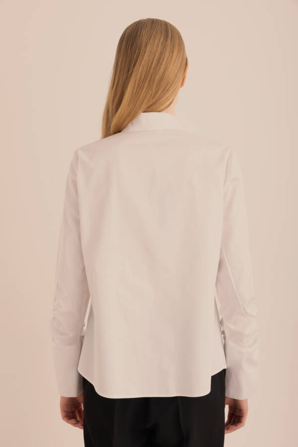 Beyaz Kolları Büzgü Detaylı Cotton Gömlek - 7