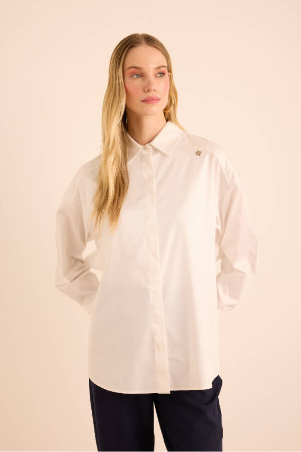Beyaz Sırtı Volan Detaylı Cotton Gömlek - Aker (1)