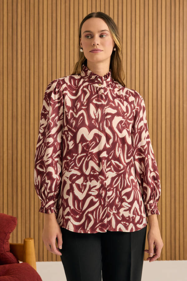Bordo Desenli Yaka ve Manşeti Fırfır Detaylı Viscon Bluz - Aker (1)