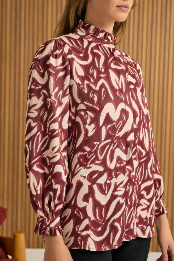 Bordo Desenli Yaka ve Manşeti Fırfır Detaylı Viscon Bluz - 5
