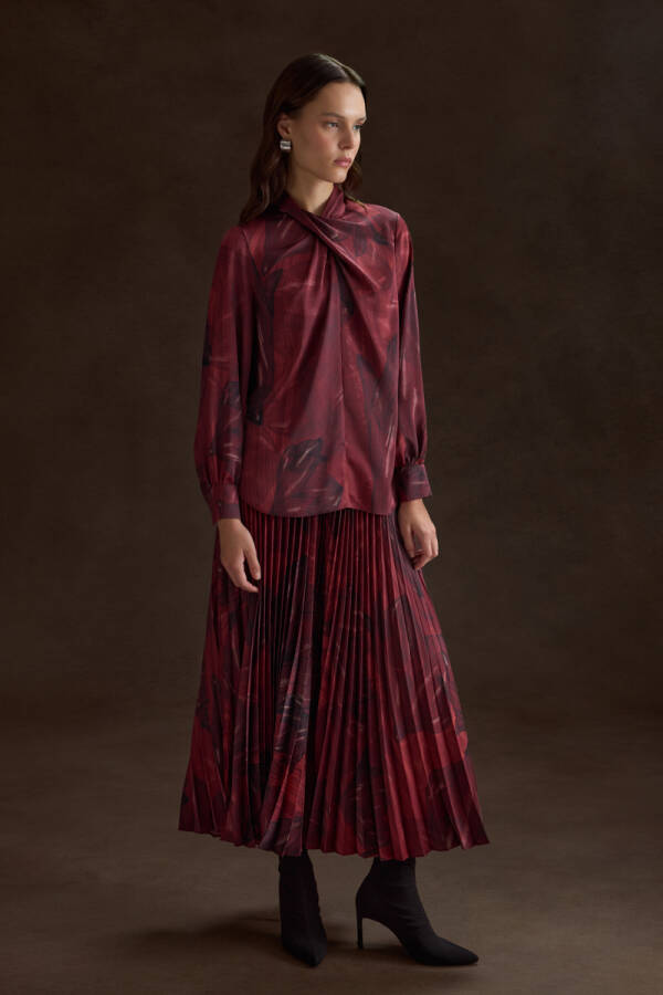 Bordo Desenli Yakası Çarpraz Kuplu Bluz - 2