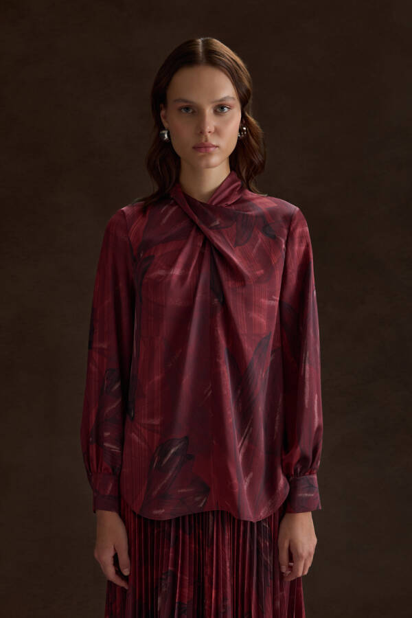 Bordo Desenli Yakası Çarpraz Kuplu Bluz - 3