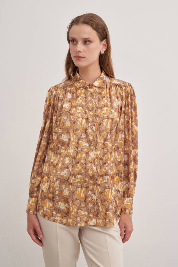 Camel Yakası Düğmeli Baskılı Bluz - 2