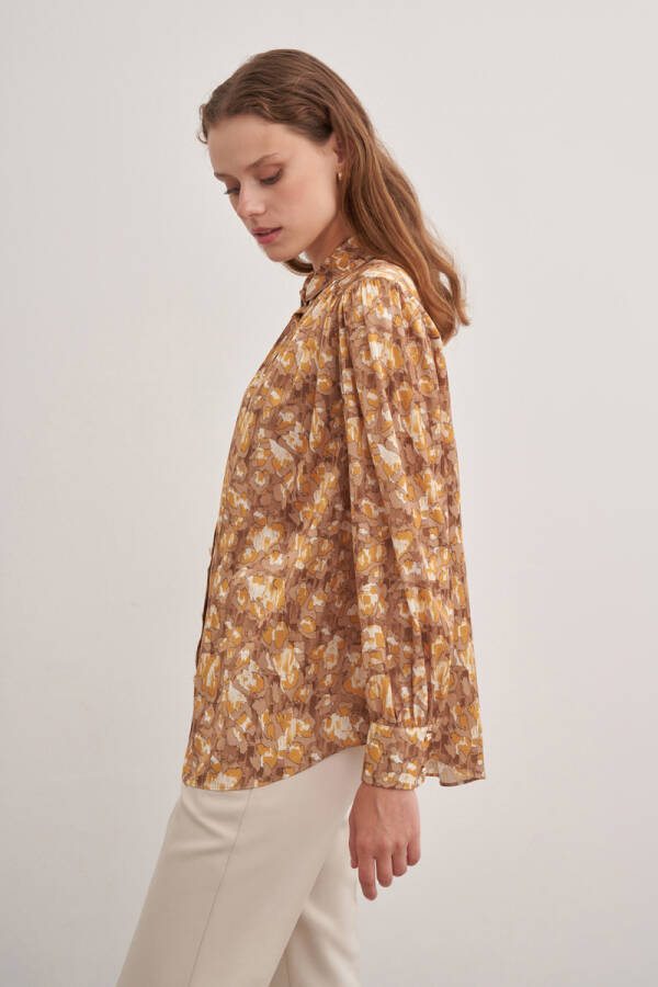 Camel Yakası Düğmeli Baskılı Bluz - 5