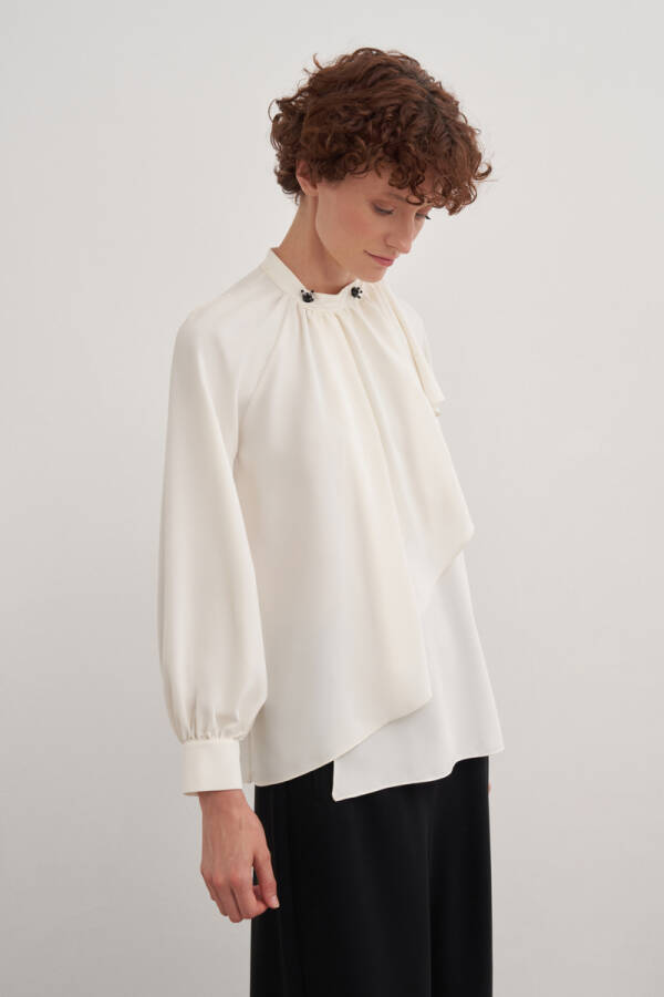 Ekru Yakası Taşlı Bluz - 2