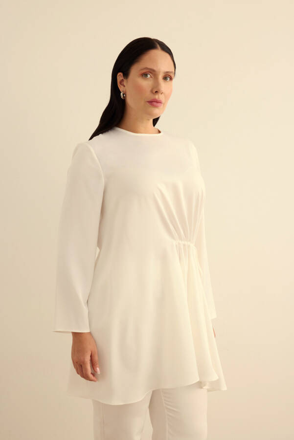 Ekru Belden Tek Tarafı Bağcık ve Büzgü Detaylı Tunik - Aker (1)