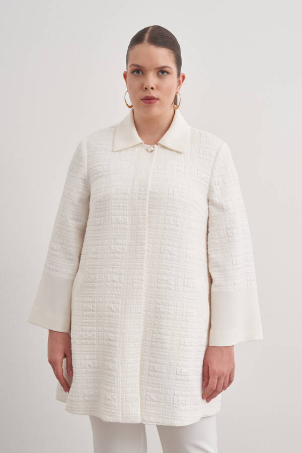 Ekru Dokulu Kumaştan Detaylı Kap - 3