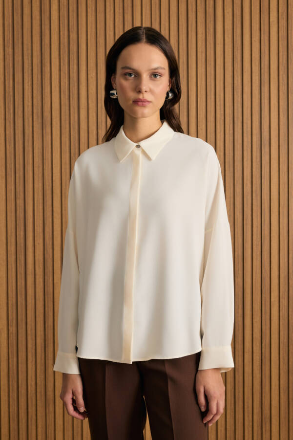 Ekru Dökümlü Bluz - Aker