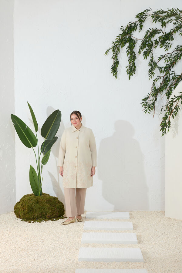 Ekru Etek Ucu İşlemeli Kap - 1