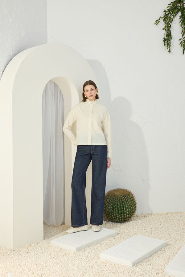 Ekru Fonksiyonel Dantel Detaylı Bluz - 1