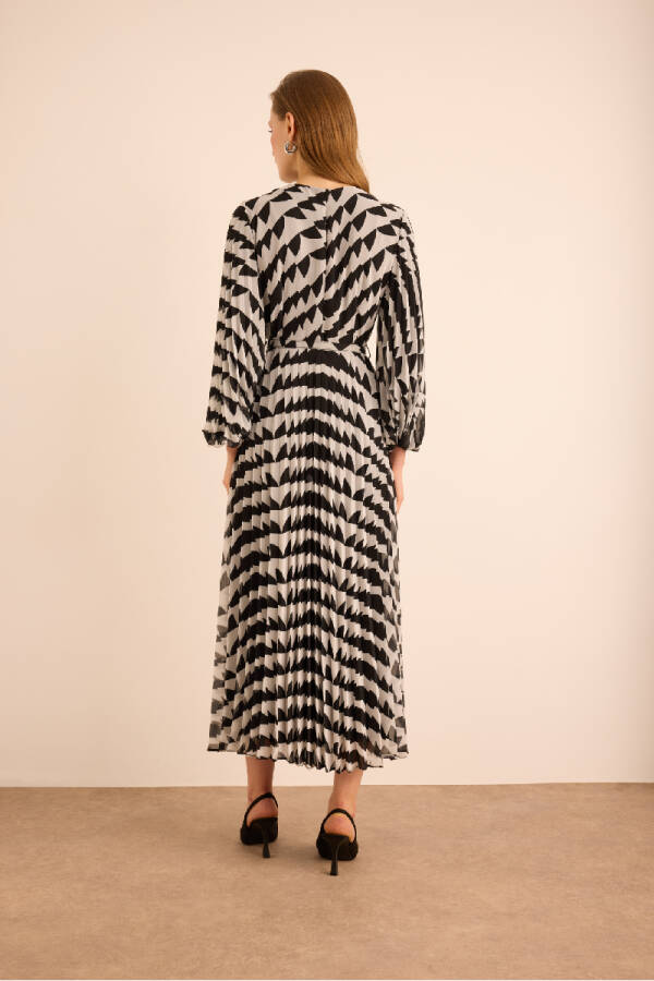 Ekru Geometrik Desenli Piliseli Dokuma Elbise - 7