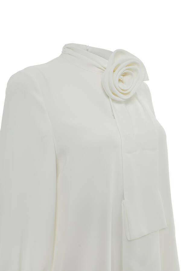 Ekru Gül Broşlu Bluz - Aker (1)