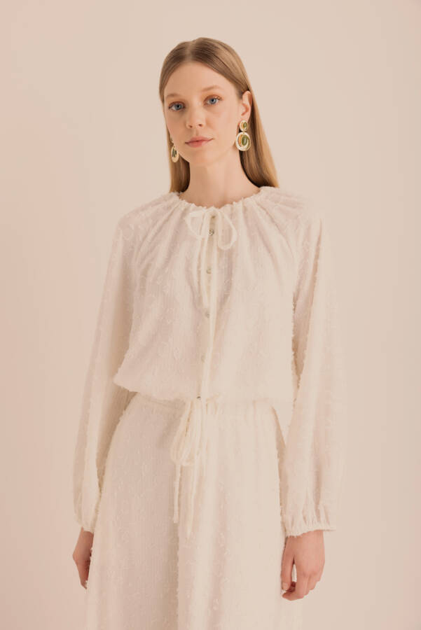 Ekru Kumaşı Püskül Detaylı Büzgülü Bluz - 5