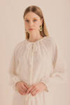 Ekru Kumaşı Püskül Detaylı Büzgülü Bluz - 1