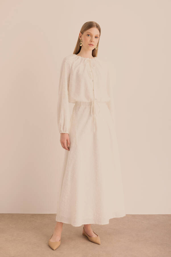 Ekru Kumaşı Püskül Detaylı Büzgülü Bluz - 2