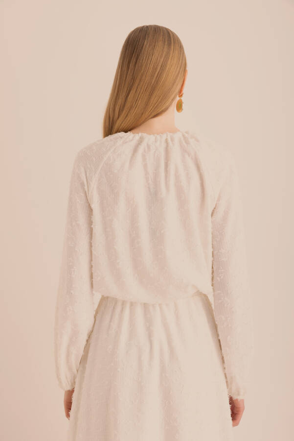 Ekru Kumaşı Püskül Detaylı Büzgülü Bluz - 7