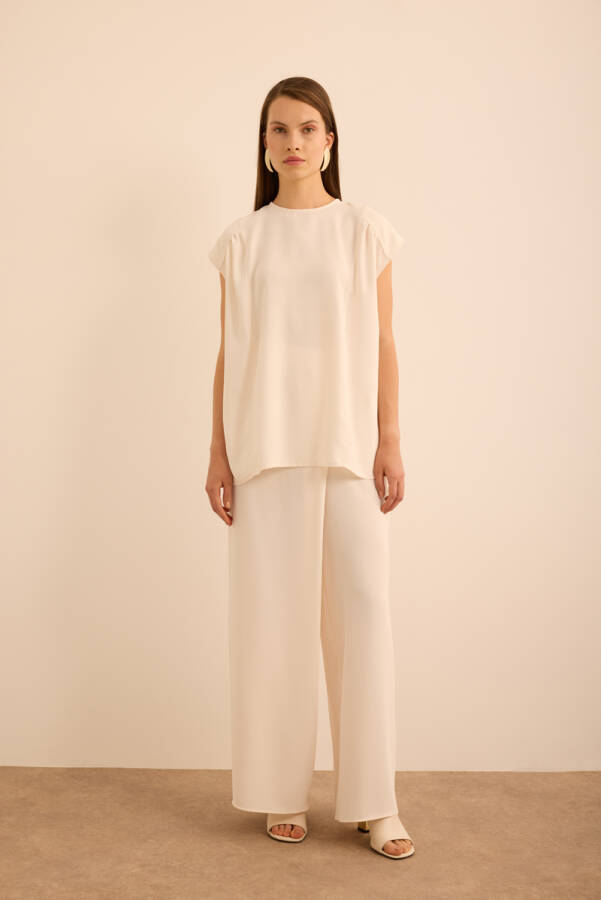 Ekru Omuzları Büzgü Detaylı Dokuma Kolsuz Bluz - Aker