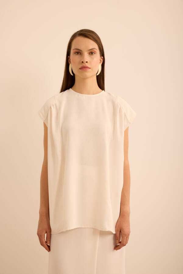 Ekru Omuzları Büzgü Detaylı Dokuma Kolsuz Bluz - 3
