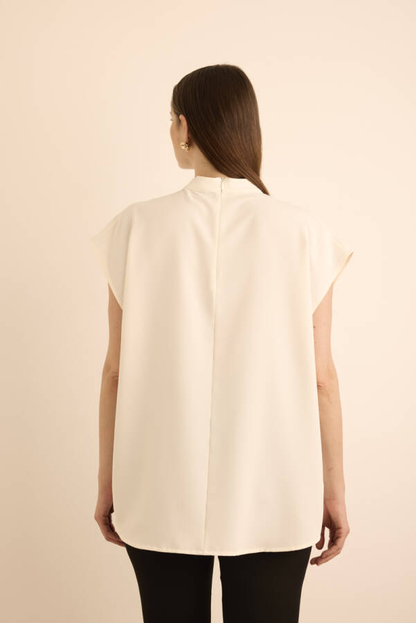 Ekru Önü Dikiş Detaylı Kolsuz Bluz - 6