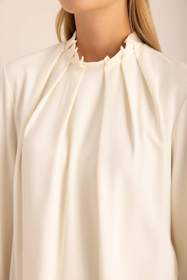 Ekru Pile Detaylı Dokuma Bluz - 3