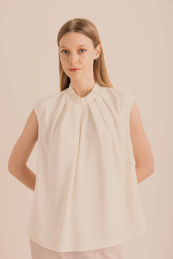 Ekru Pile Detaylı Dokuma Kolsuz Bluz - 1