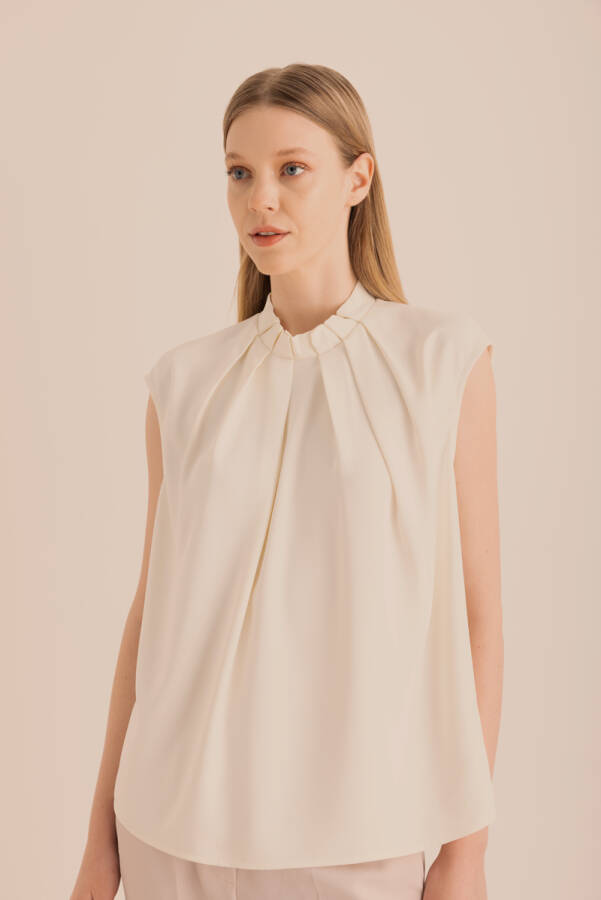 Ekru Pile Detaylı Dokuma Kolsuz Bluz - 4