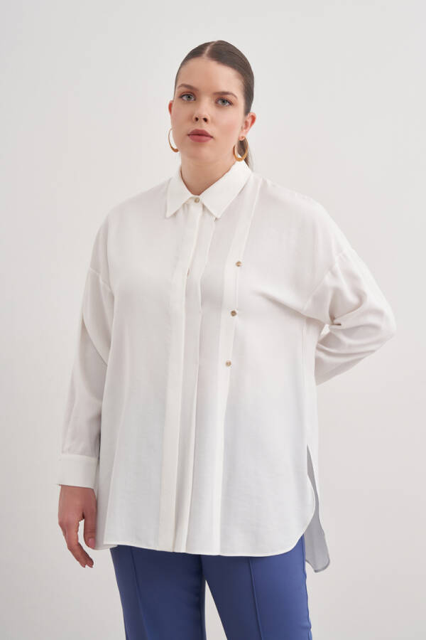 Ekru Pileli Metal Logolu Bluz - 1