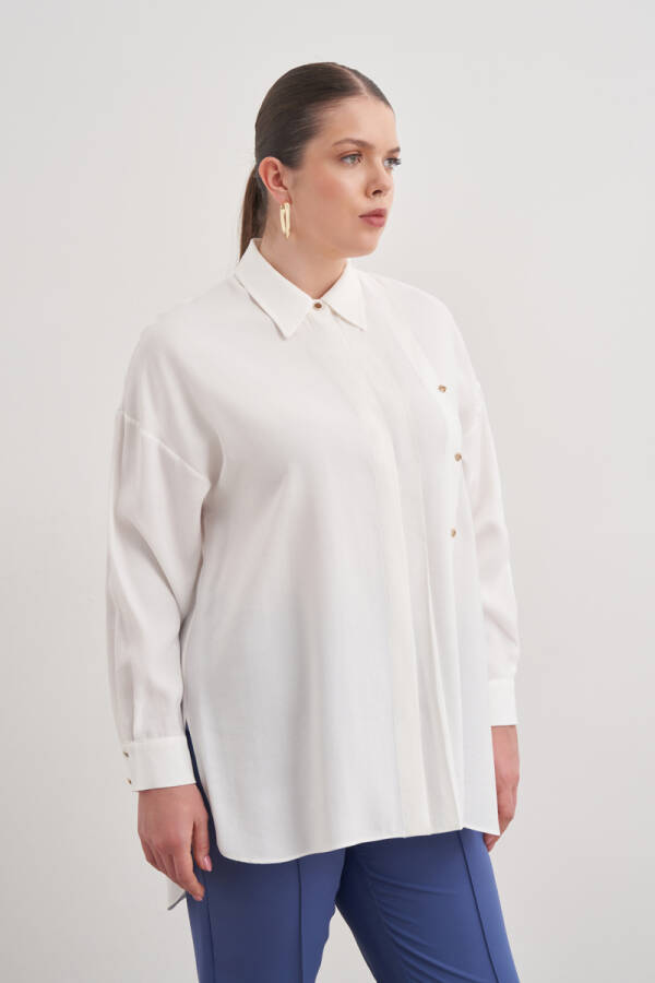 Ekru Pileli Metal Logolu Bluz - 4