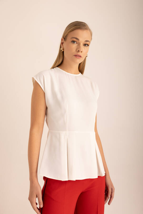 Ekru Pili Detaylı Kolsuz Bluz - Aker
