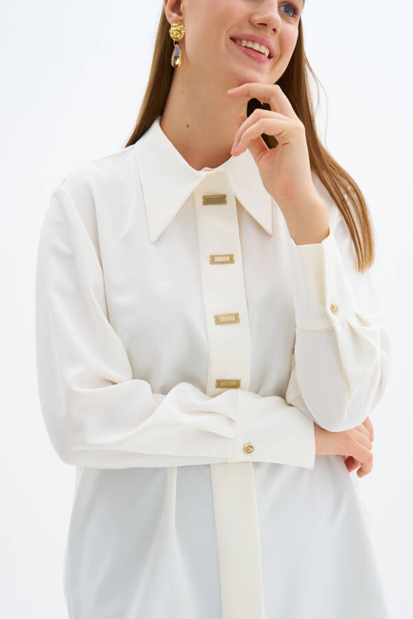 Ekru Sivri Yaka Düğme Detaylı Bluz - 5
