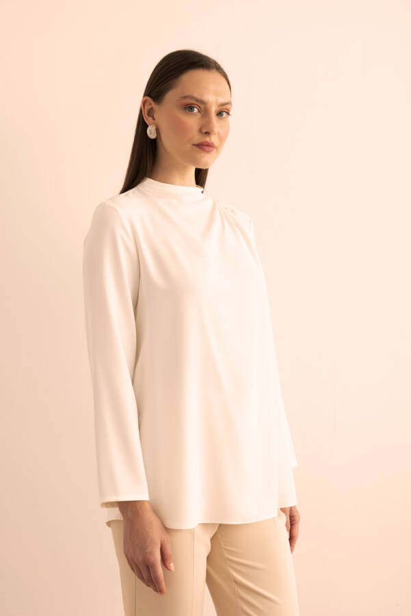 Ekru Sol Omuzu Büzgü ve İşleme Detaylı Dokuma Bluz - 3
